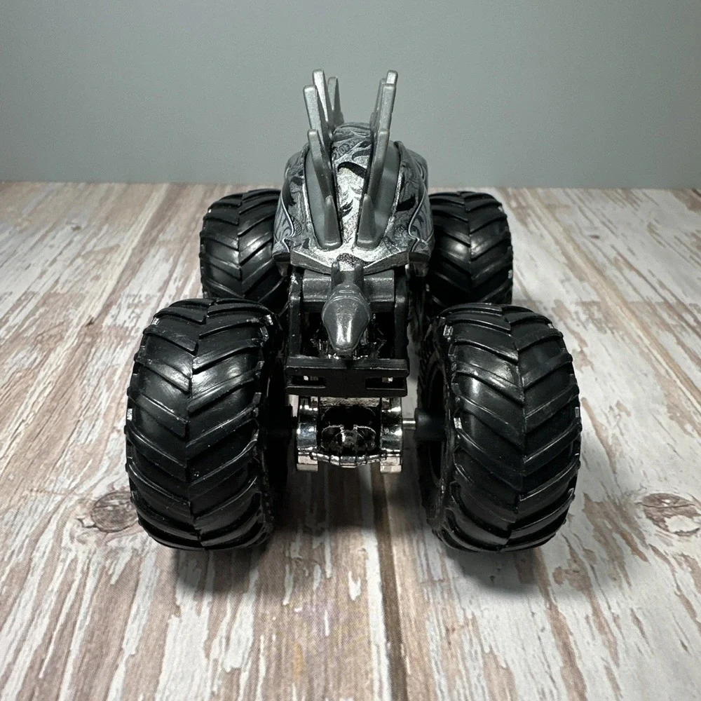Hot Wheels Monster Truck Motosaurus Stegosaurus Dinosaur 1:64